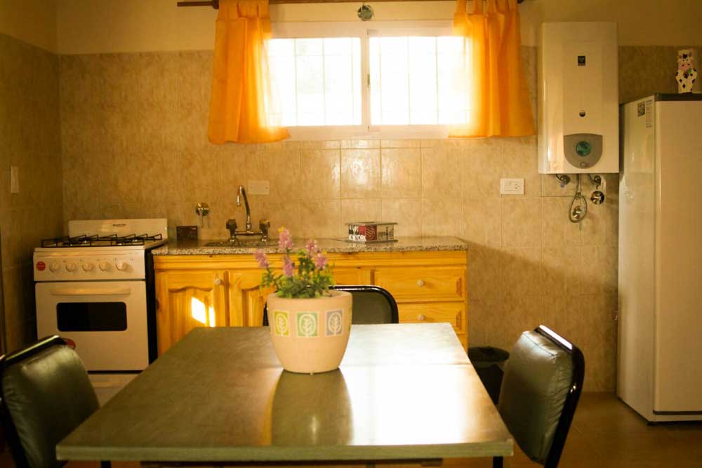 cabania-1-cocina-comedor-b